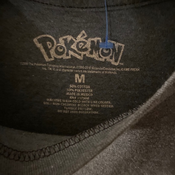 Pikachu action T-shirt size large - Picture 8 of 8